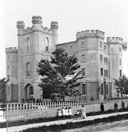 [ London Courthouse Exterior, Unknown, University of Western Ontario Archives RC40042 ]